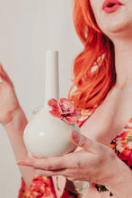 Load image into Gallery viewer, Rosette Vase Bong